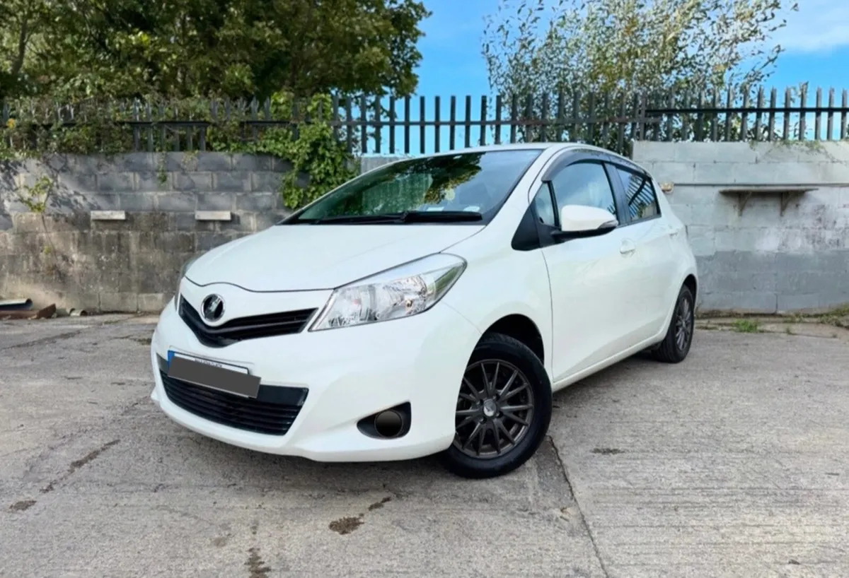 2013 TOYOTA VITZ. 78K KMS ONLY. AUTO 1.3L. NEW NCT - Image 2