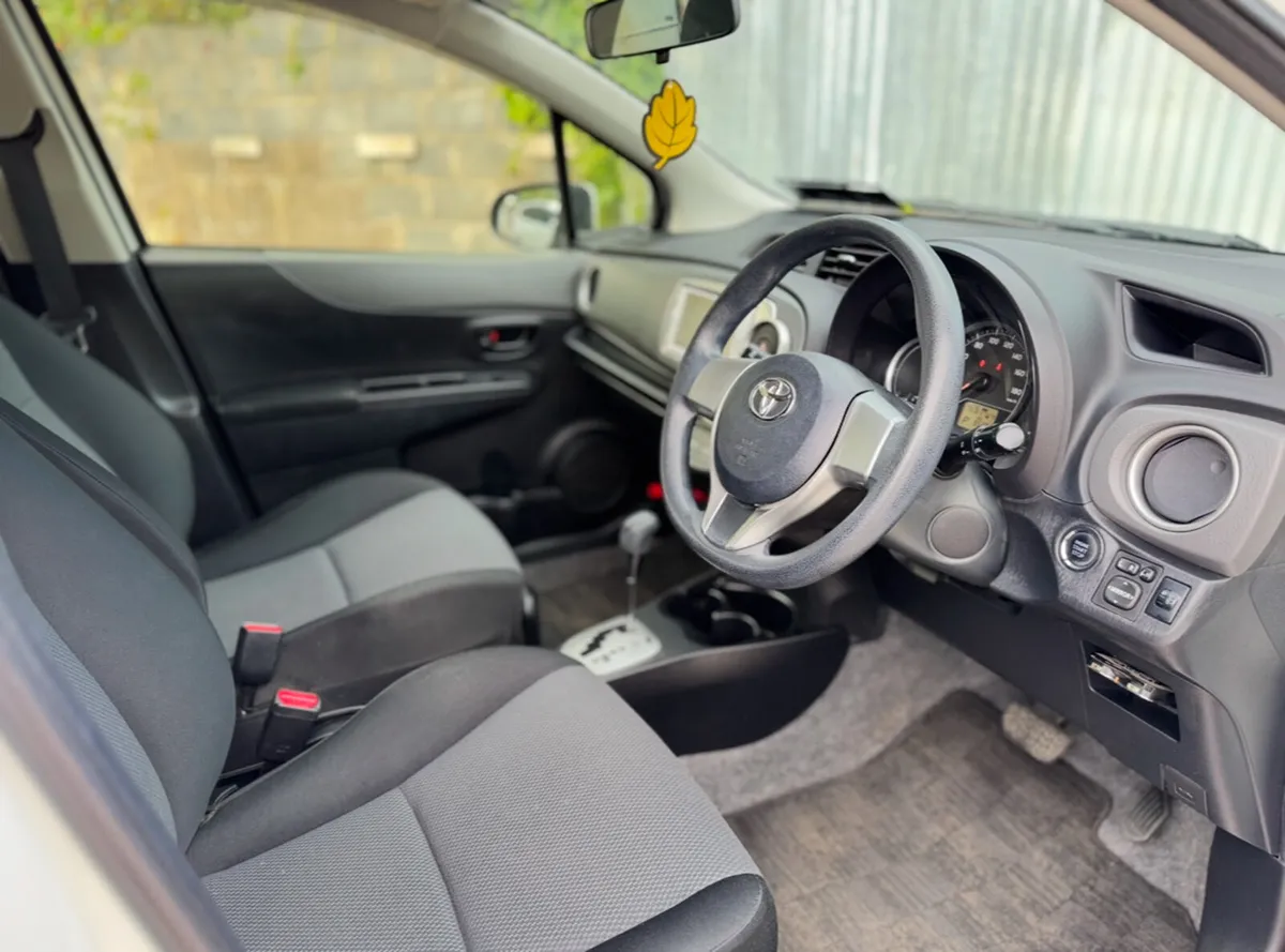 2013 TOYOTA VITZ. 78K KMS ONLY. AUTO 1.3L. NEW NCT - Image 4