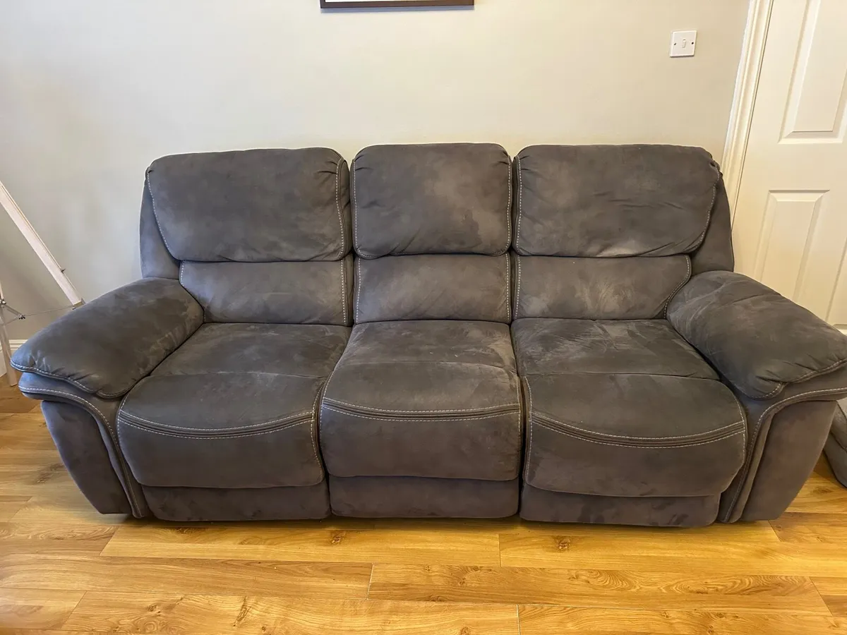 3 Seater Recliner Sofa and 2 Armchairs - Image 1
