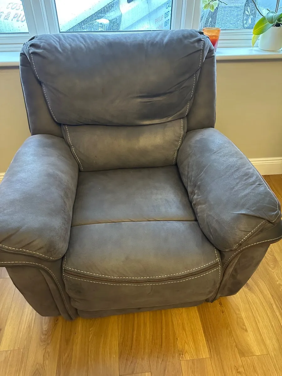 3 Seater Recliner Sofa and 2 Armchairs - Image 2