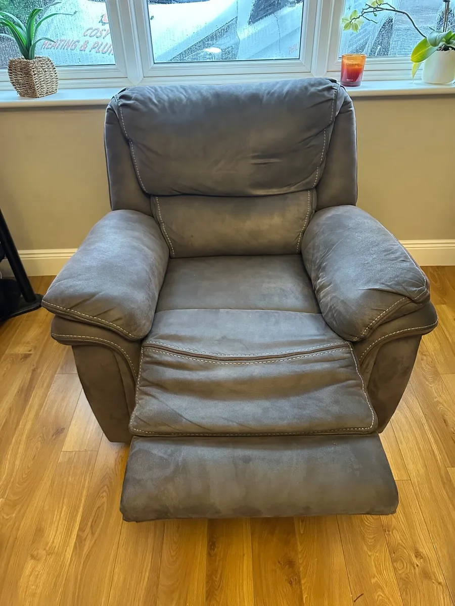 3 Seater Recliner Sofa and 2 Armchairs - Image 3