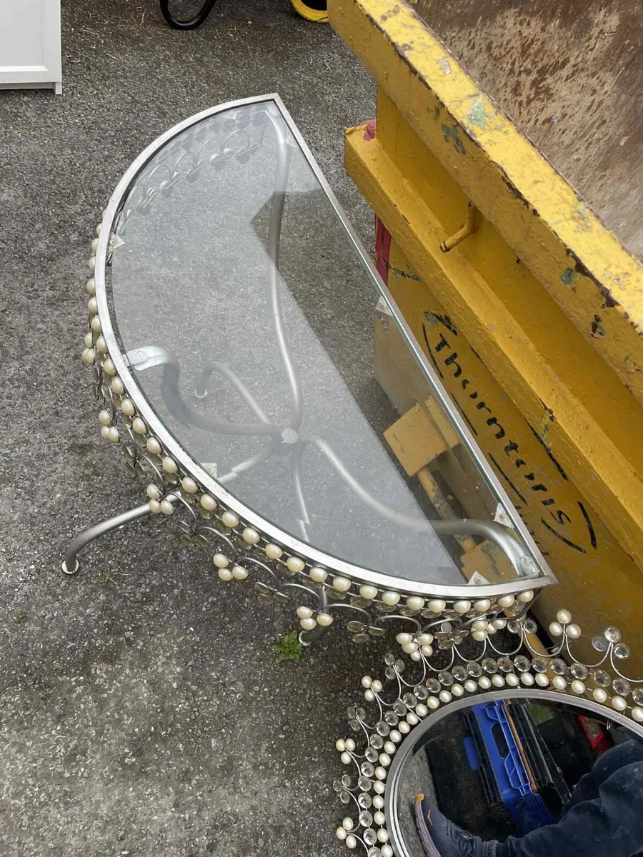 Moon table and mirror set matching €50 - Image 2