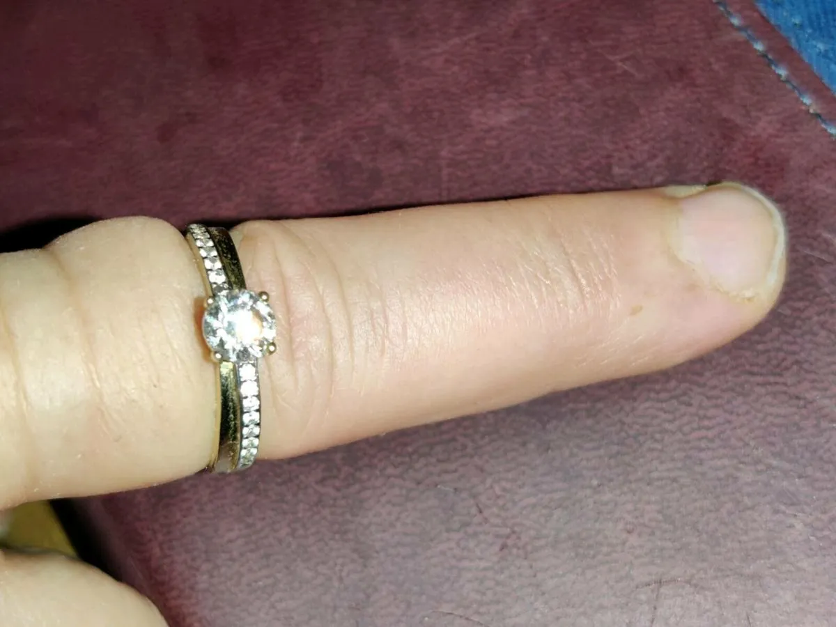 GLITTERY CROSSOVER, 9CT Thick Gold New Dress Ring - Image 4