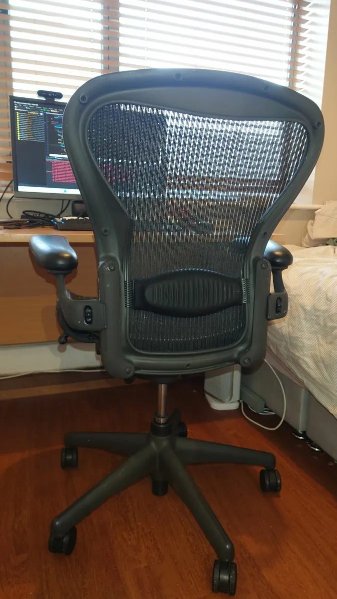 Herman Miller Aeron Classic size B Office Chair - Image 2