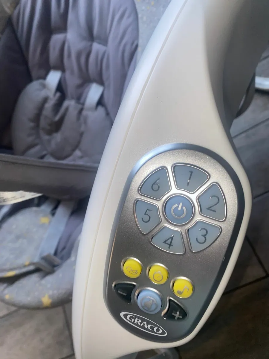 Baby swing - Image 1