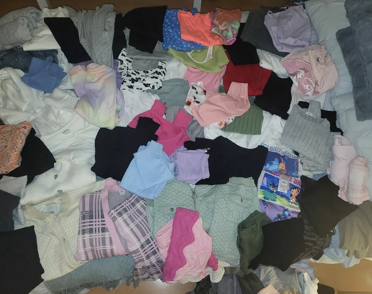 Girls clothes - Image 1