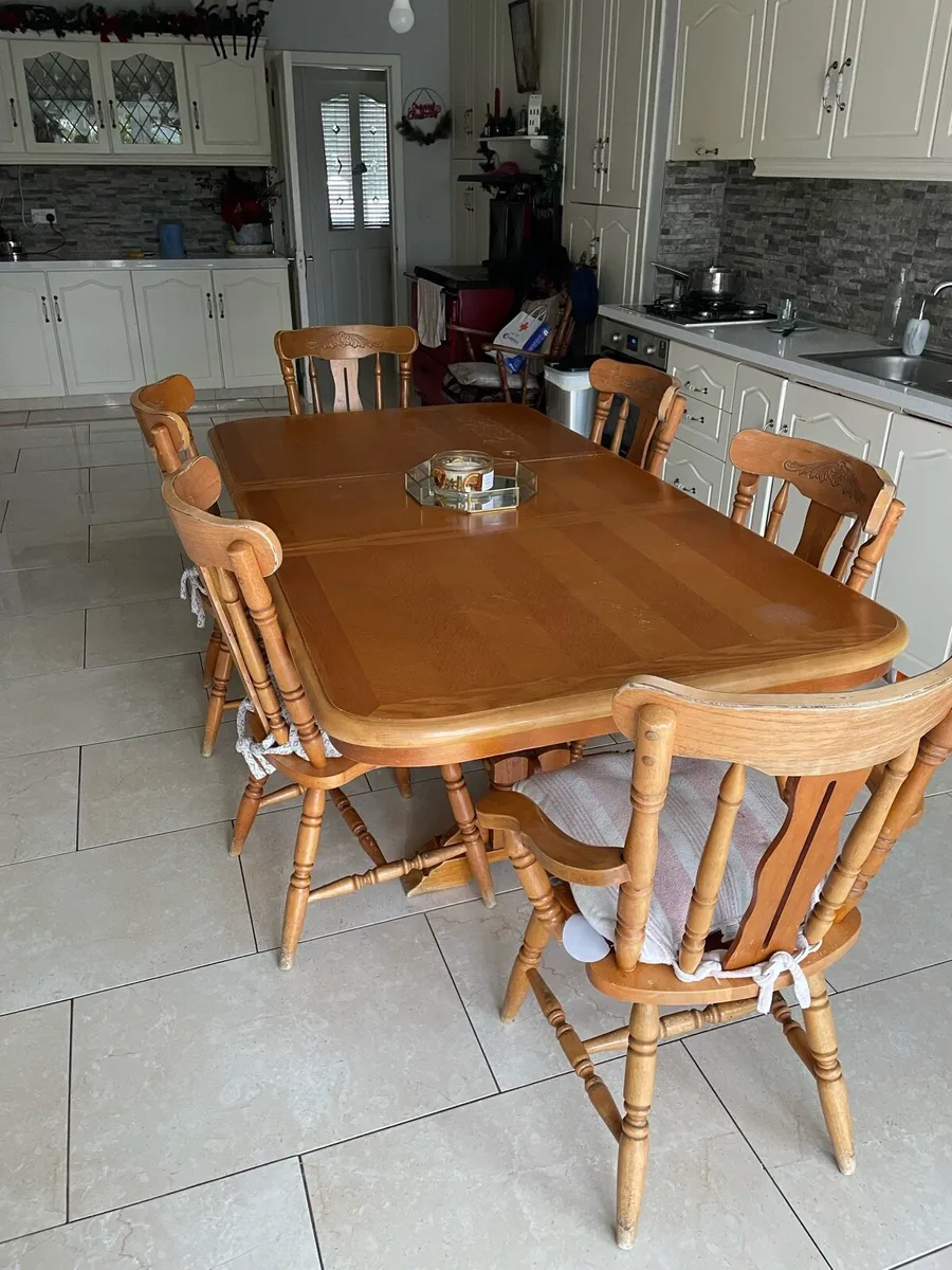 Kitchen table - Image 1