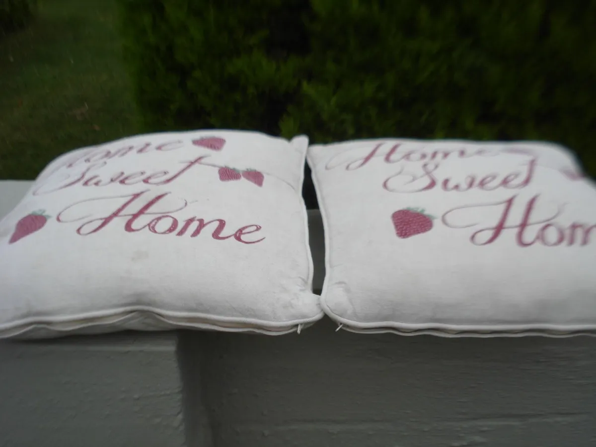 2 HOME SWEET HOME CUSHIONS. - Image 2