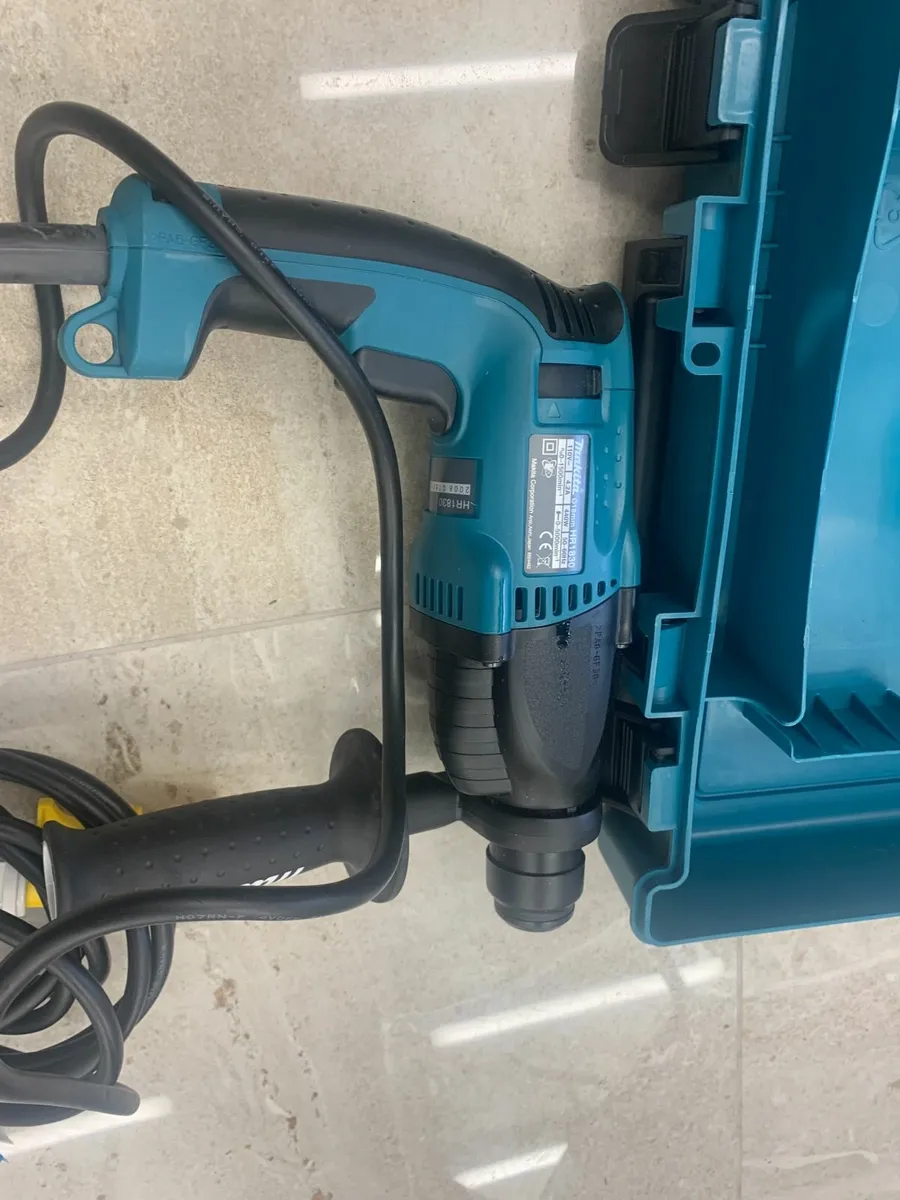 Makita Rotary Hammer Drill - Image 2