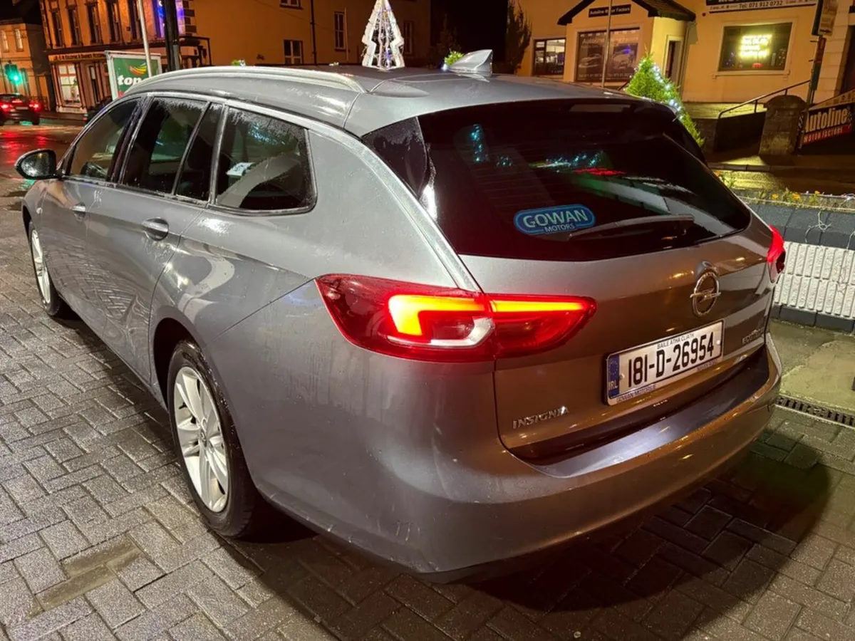 Opel Insignia 1.6 CDTi 136 SRi Sports Tourer - Image 3