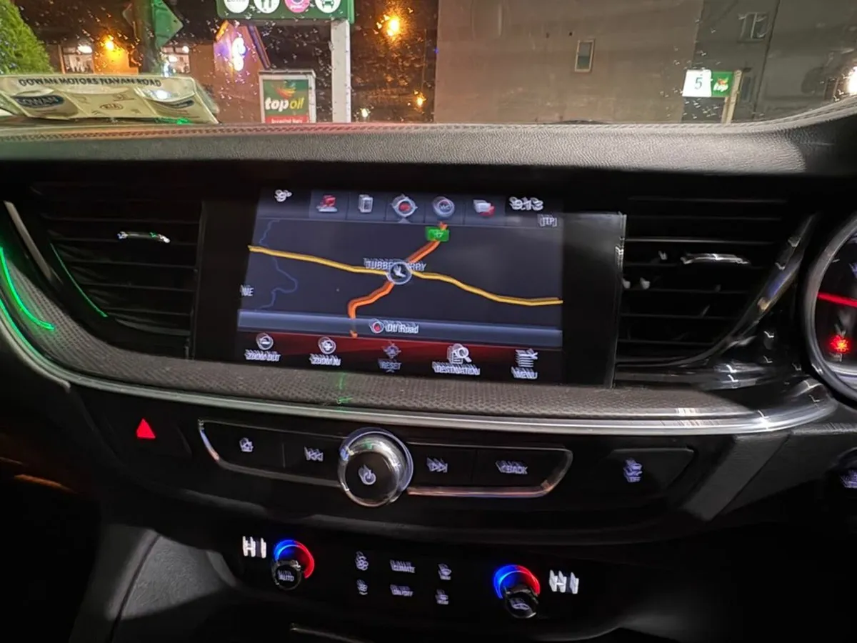 Opel Insignia 1.6 CDTi 136 SRi Sports Tourer - Image 4