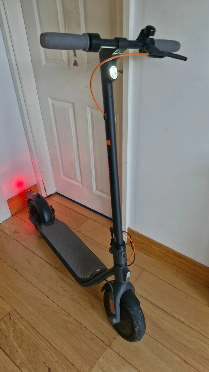 Ninebot KickScooter F30E – Very Good Condition - Image 2