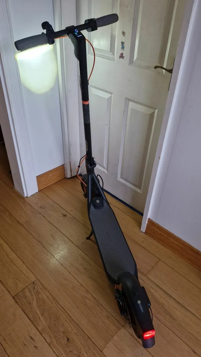 Ninebot KickScooter F30E – Very Good Condition - Image 3