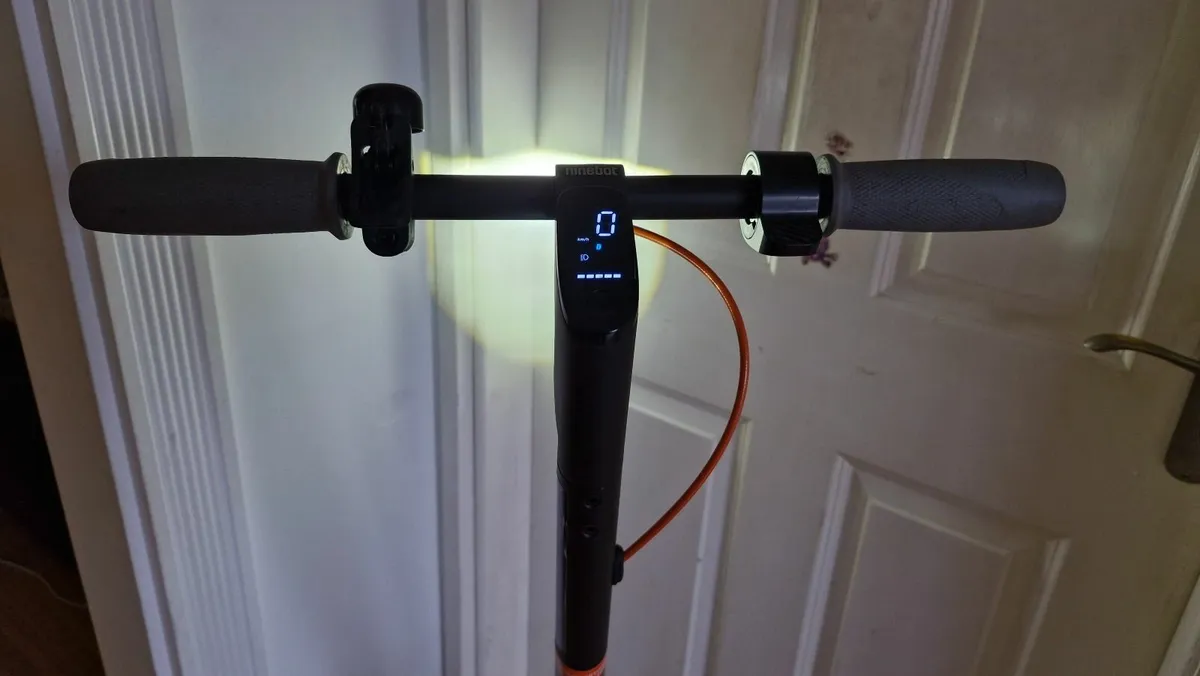 Ninebot KickScooter F30E – Very Good Condition - Image 4