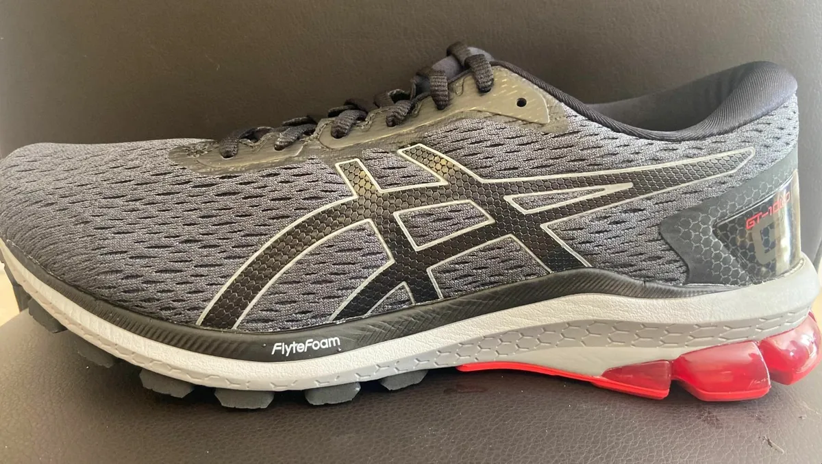 Asics Gel GT1000 Running Shoes (New) - Image 1