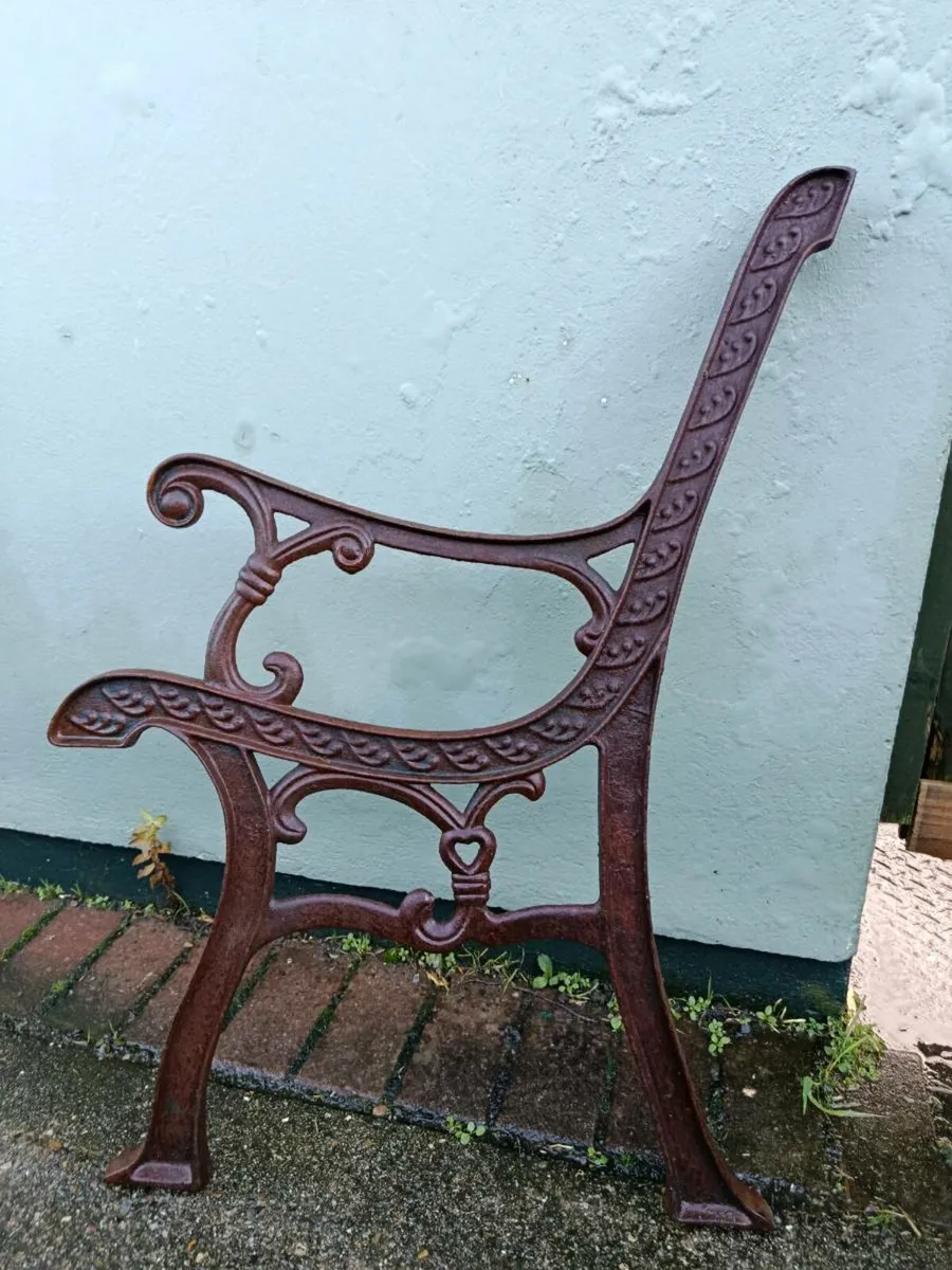 Beautiful old cast iron table seat base - Image 2