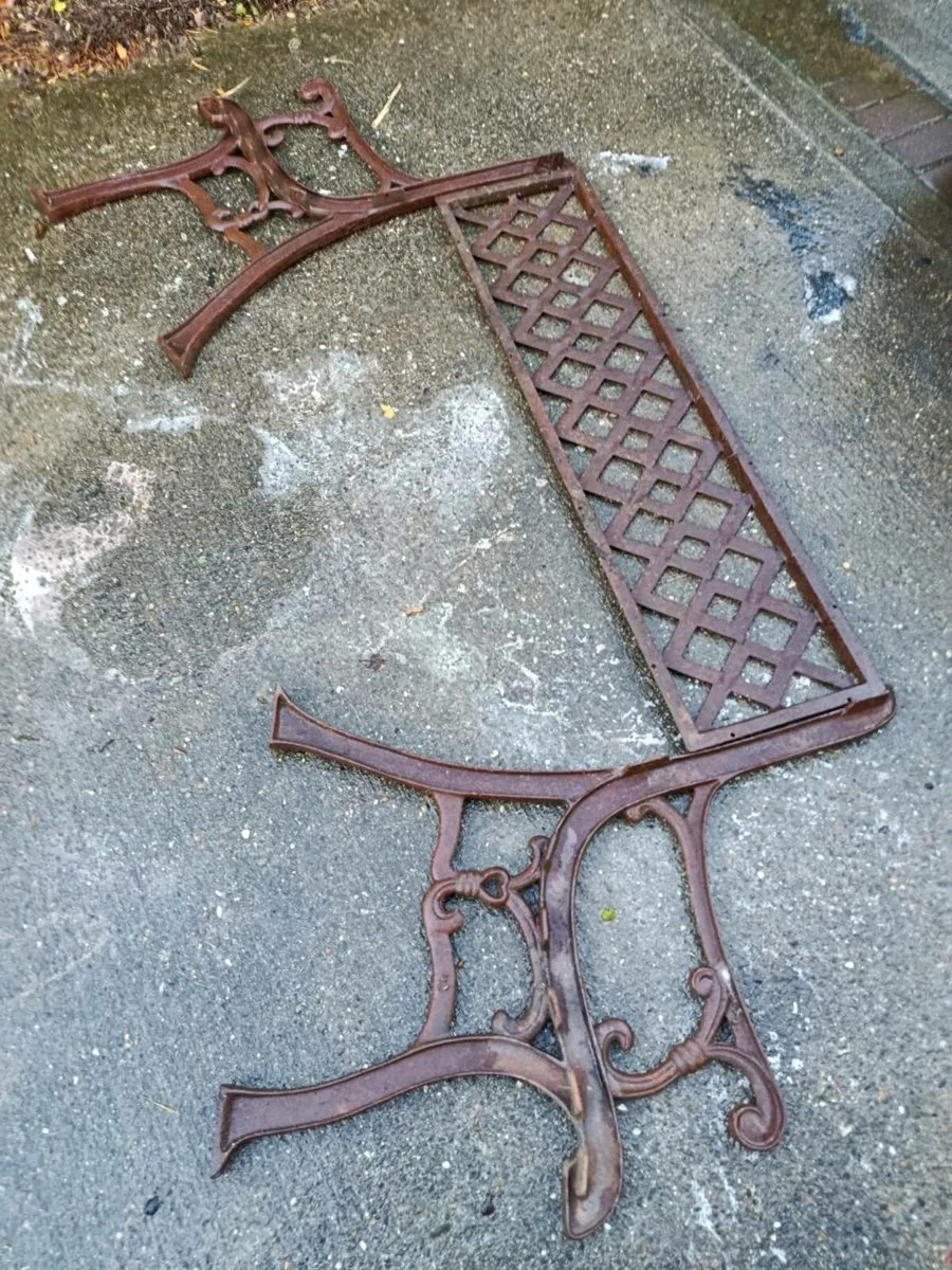 Beautiful old cast iron table seat base - Image 3