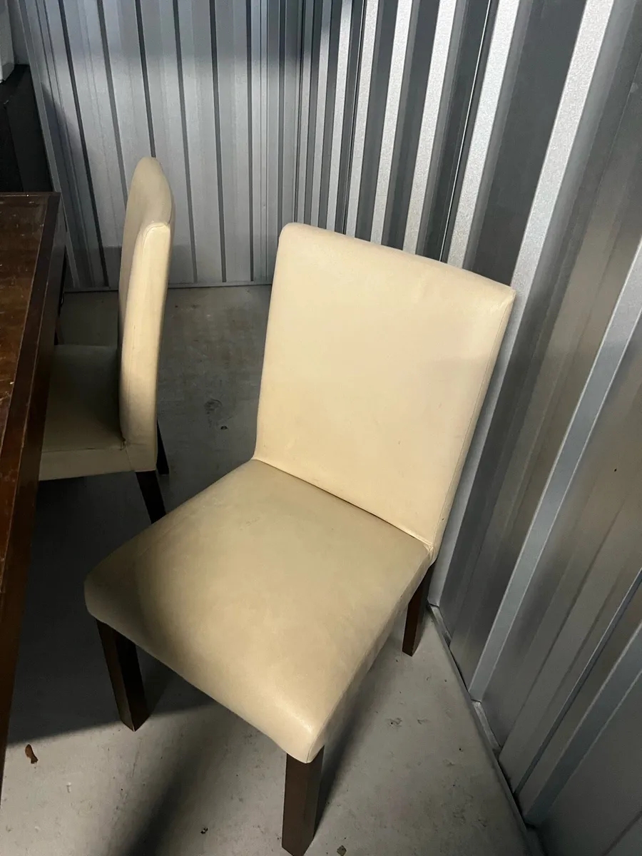 Free dining table solid wood 4 chairs - Image 4