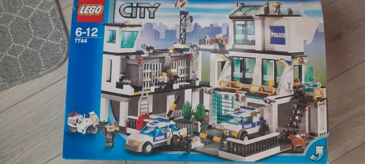 Lego city police station headquarters - Image 1