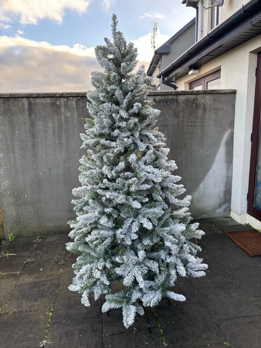 7 ft Artificial Christmas tree