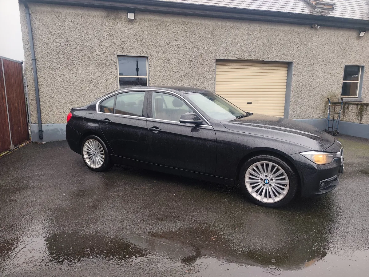 BMW 318D. Luxury tiny km 2013 - Image 3