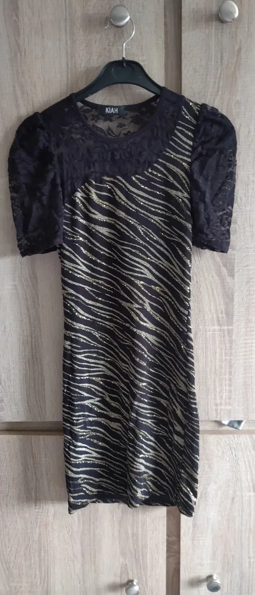 kiah dress gold black lace short sleeve label size - Image 1