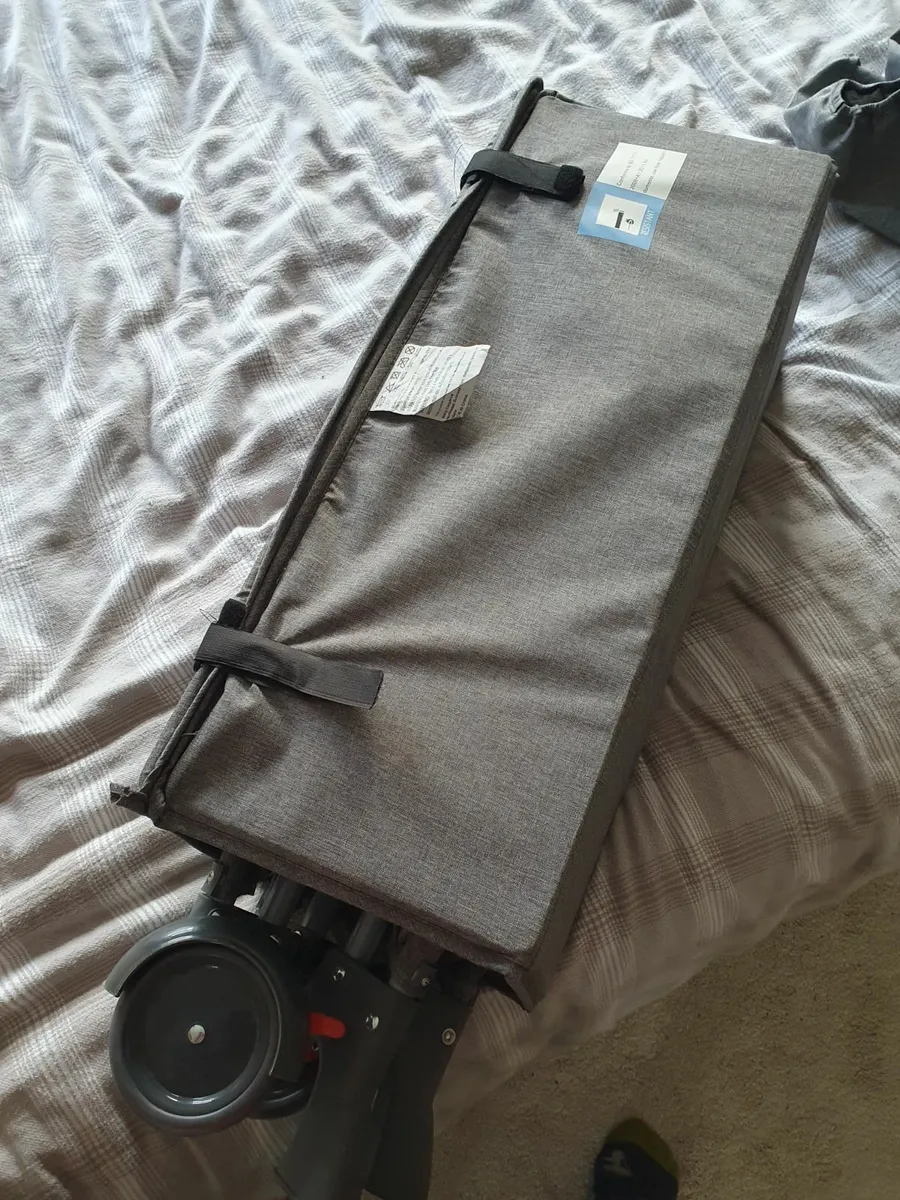 Travel Cot - Image 3