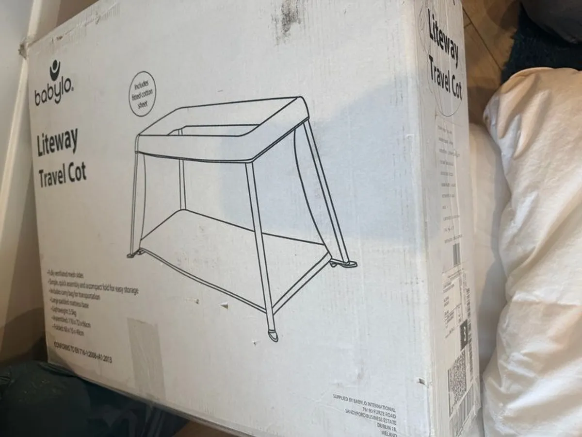 travel cot - Image 1