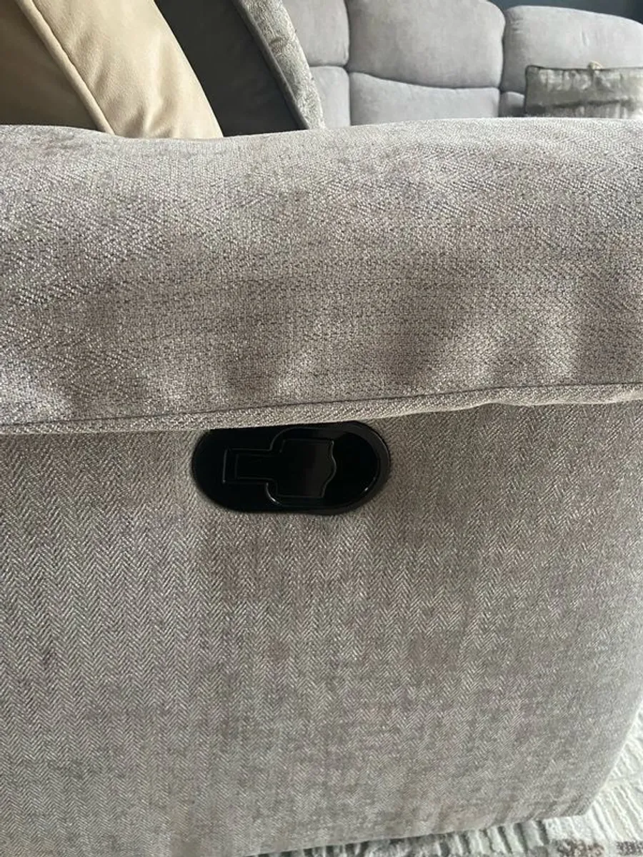 Recliner corner sofa - perfect condition - Image 2