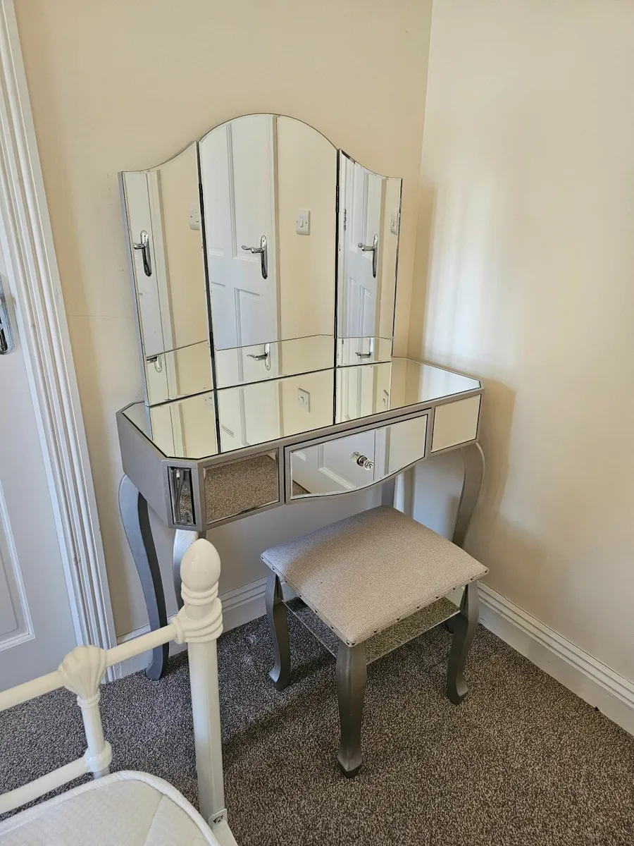 Matching bedside lockers,dressing table and stool - Image 1