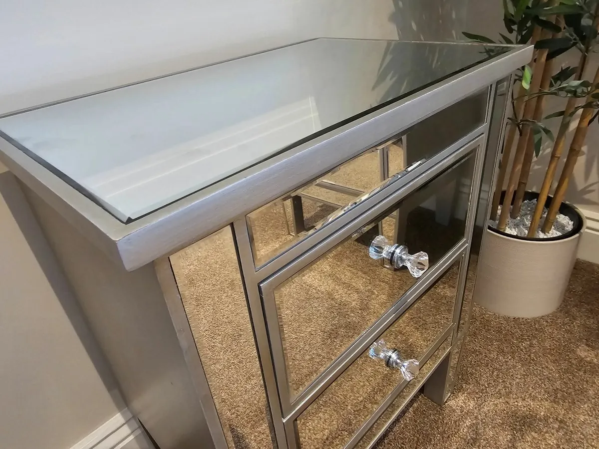 Matching bedside lockers,dressing table and stool - Image 2