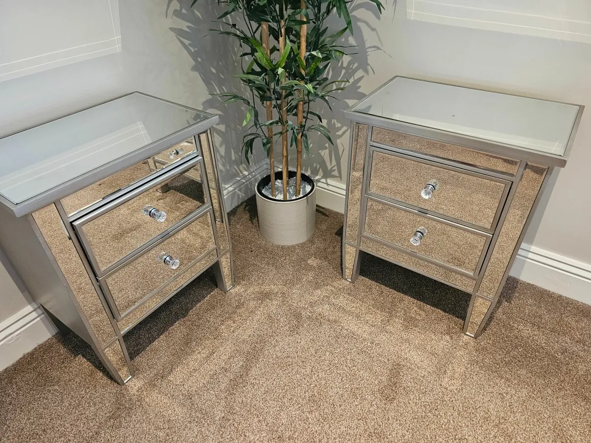 Matching bedside lockers,dressing table and stool - Image 3