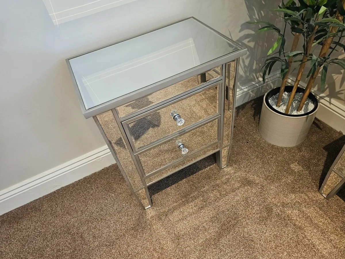 Matching bedside lockers,dressing table and stool - Image 4