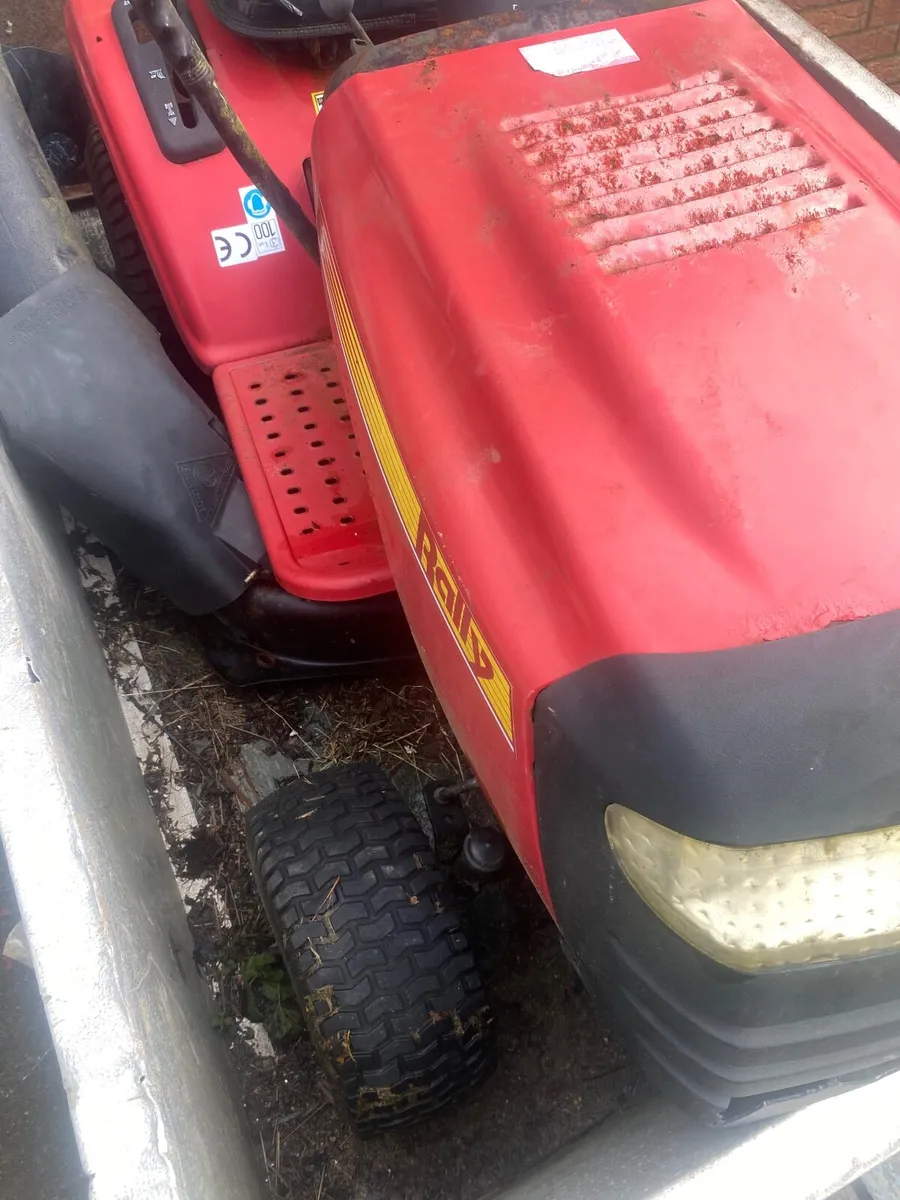 Ride on lawnmower - Image 2