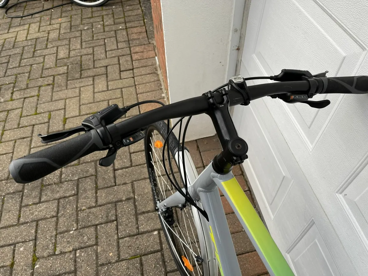 Trek FX2 Bicycle - Image 2