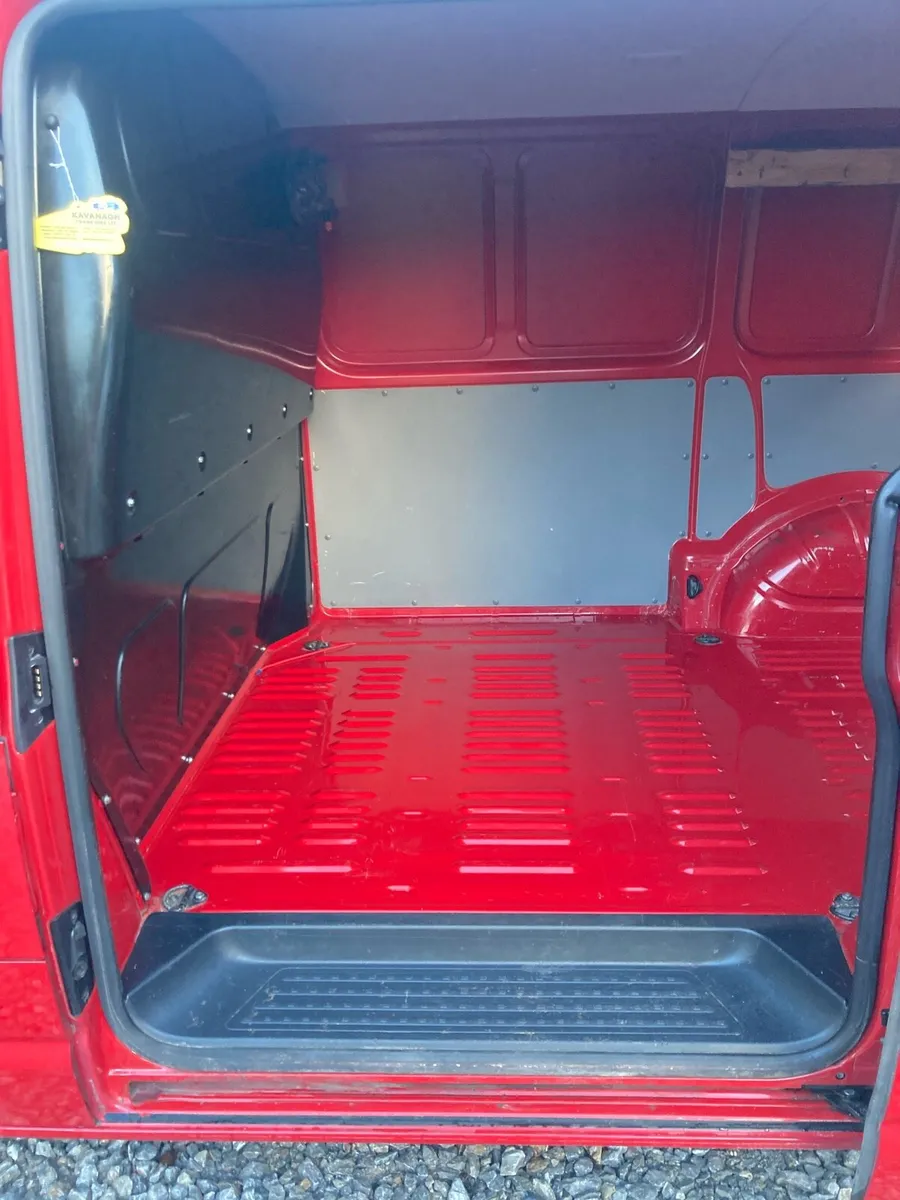 Volkswagen Transporter T6.1 - Image 3