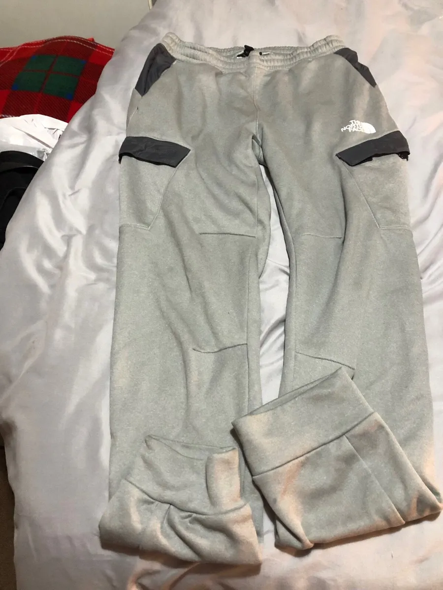 Boys northface tracksuit size XL €20 - Image 1
