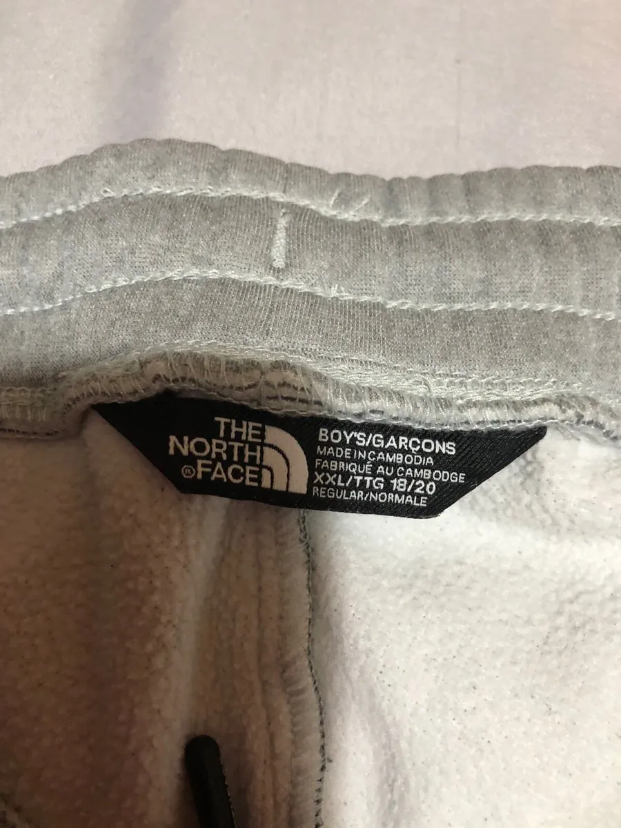 Boys northface tracksuit size XL €20 - Image 3