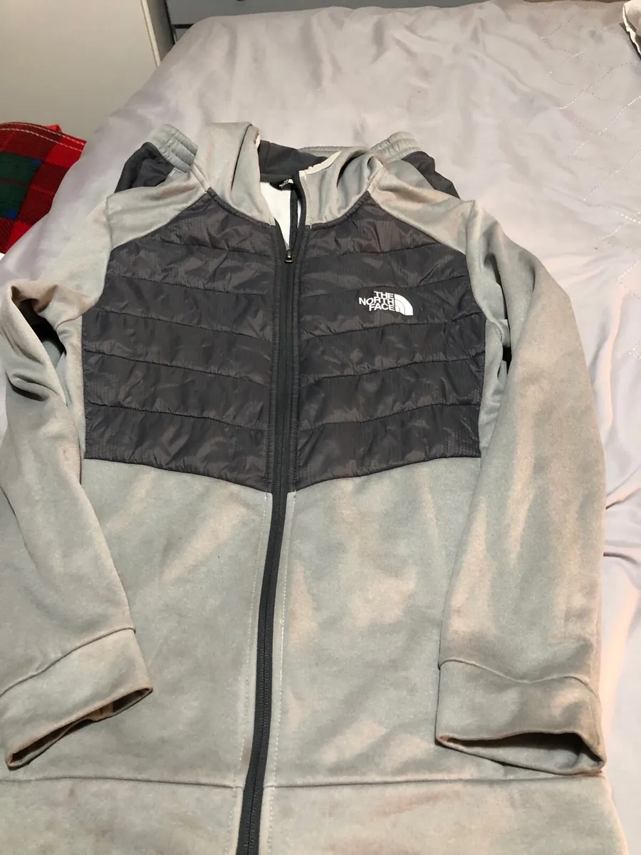 Boys northface tracksuit size XL €20 - Image 4