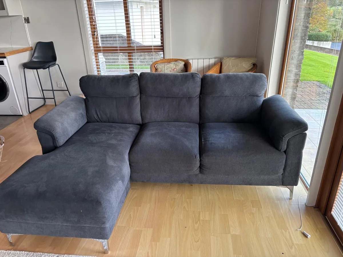 3 seater couch - Image 1