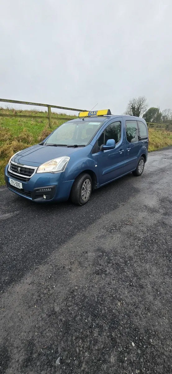 TAXI Peugeot Partner Tepee 2017 - Image 1