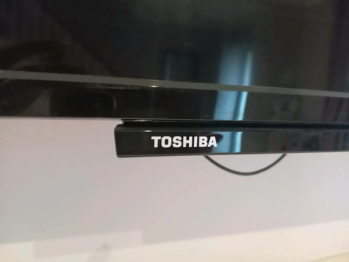 Toshiba 40 Inch Smart tv - Image 2