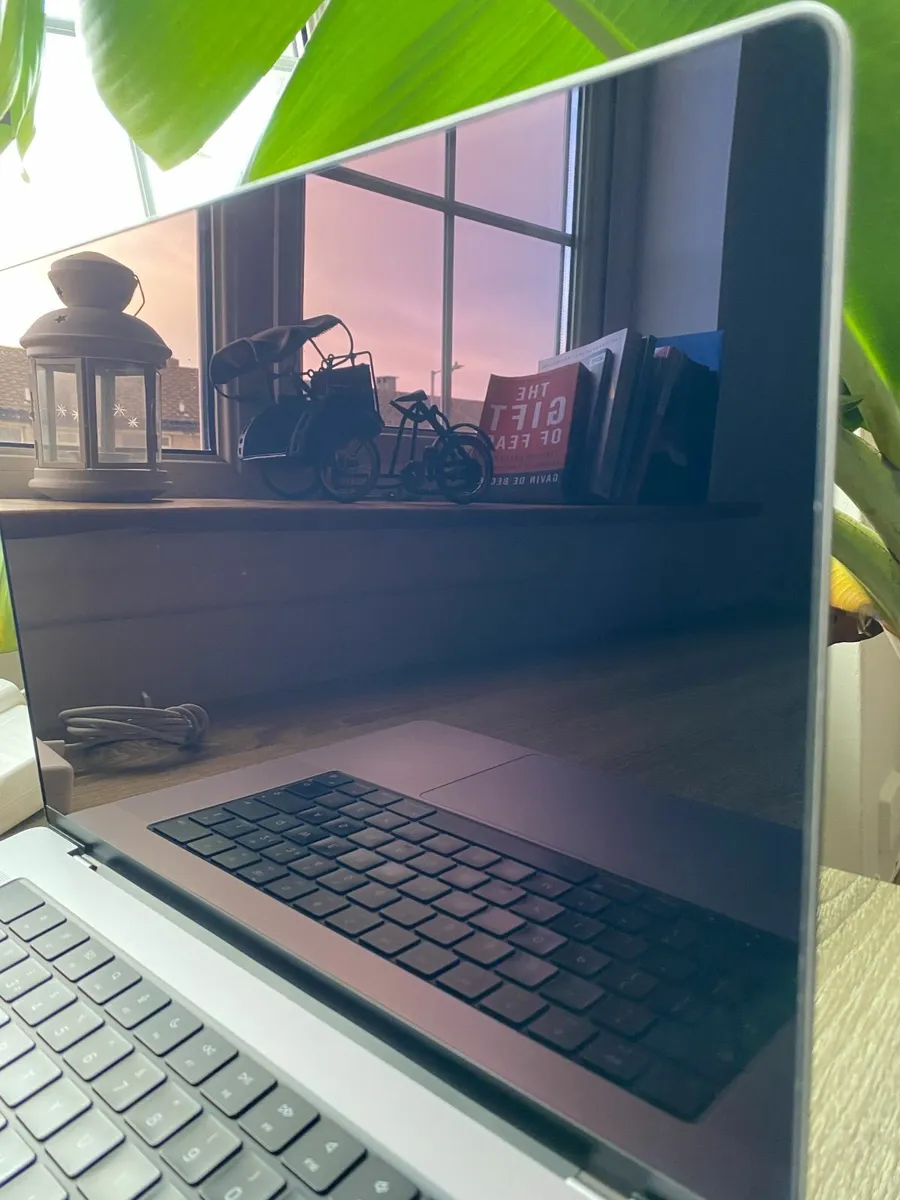 MacBook Pro 16" 2021 32GB | M1 Pro | 512GB - Image 3