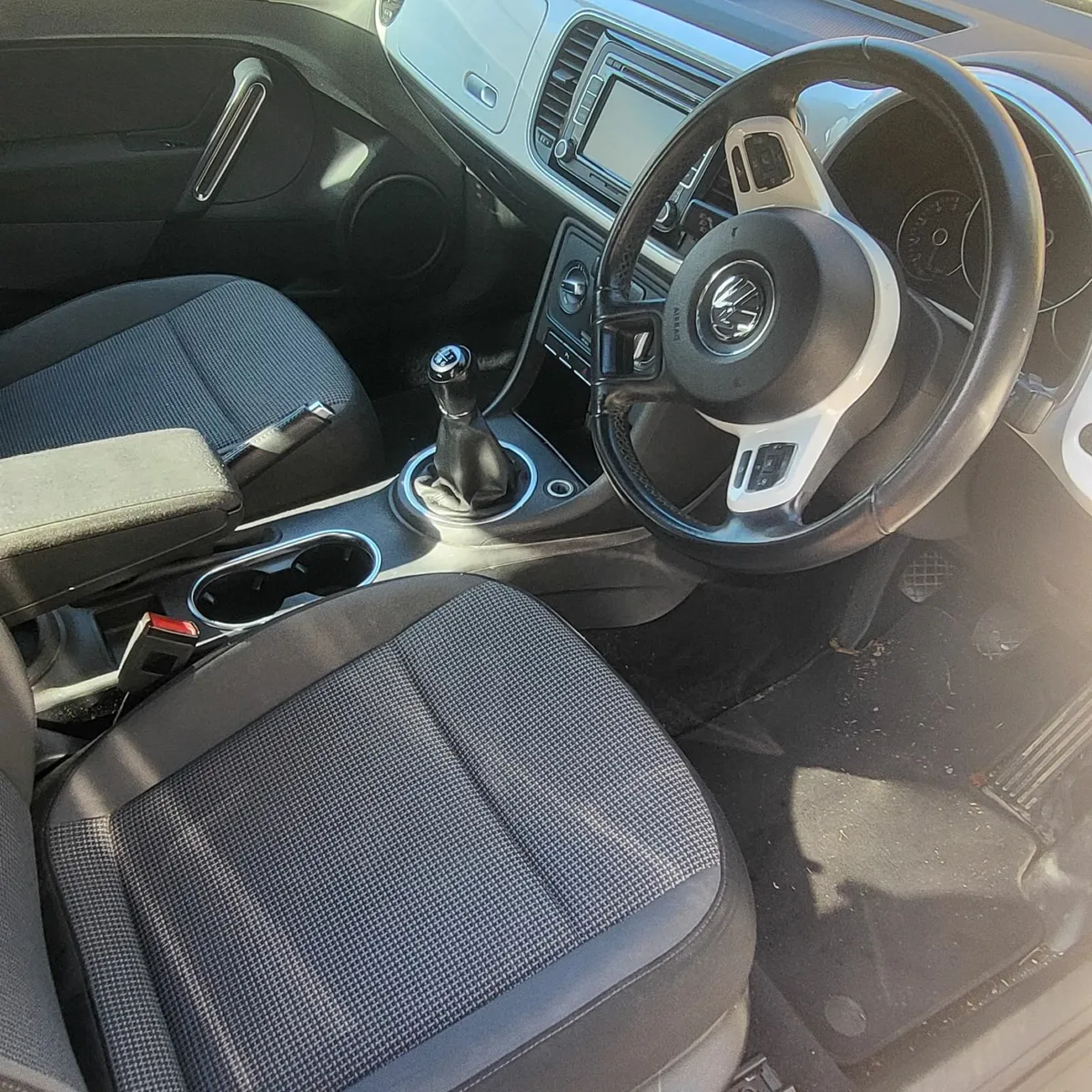 Volkswagen Beetle 2012 - Image 2