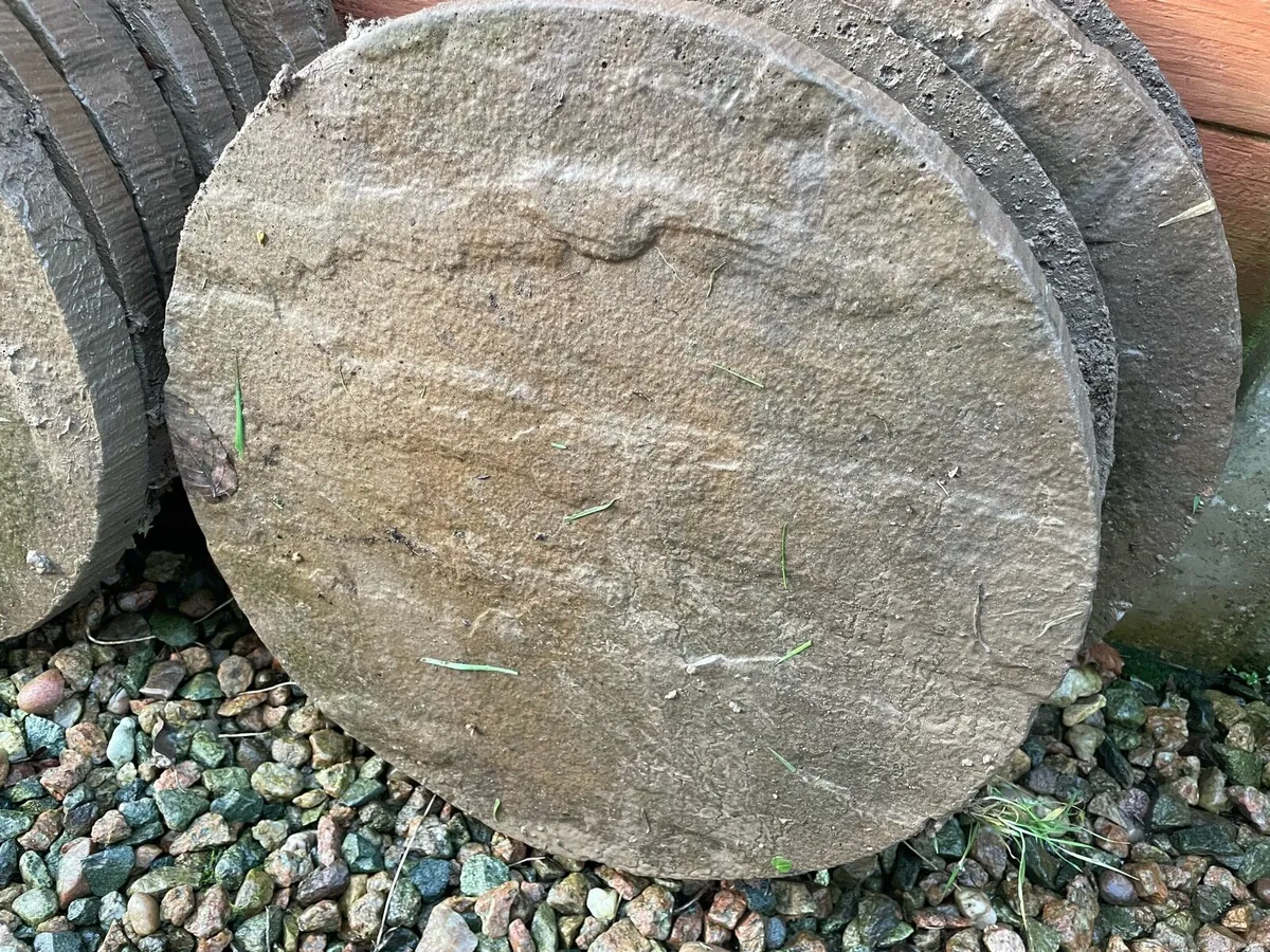 Concrete Garden pavers free - Image 1