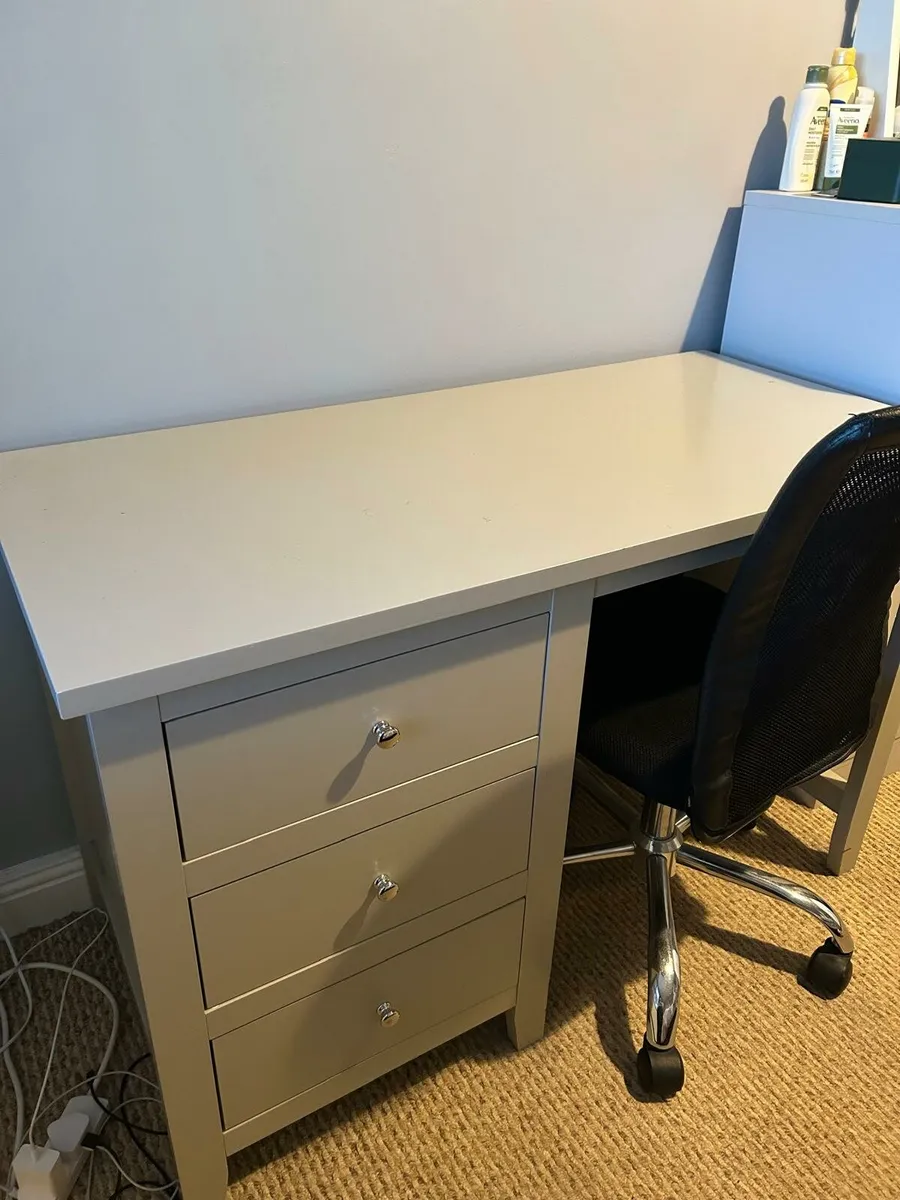 Desk and chair - Image 1