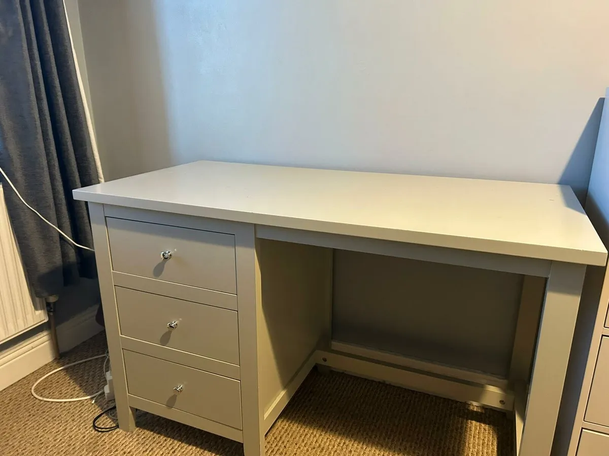 Desk and chair - Image 3
