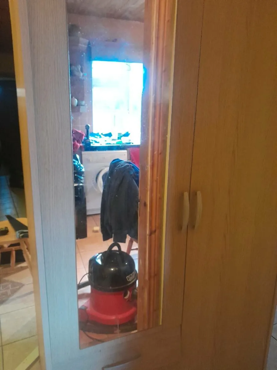 Double wardrobe ideal for kids room also - Image 2