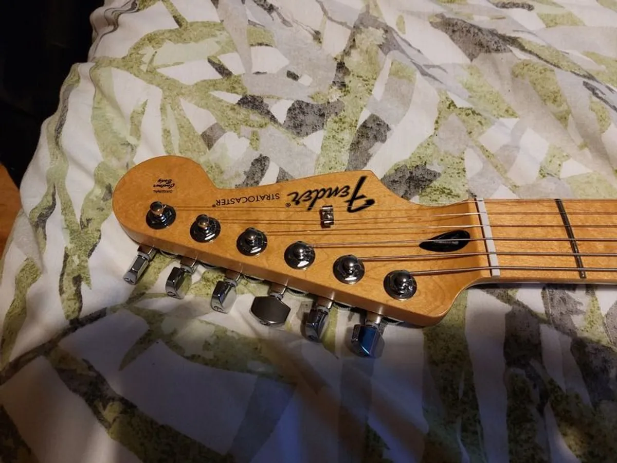 Fender Stratocaster - Image 3