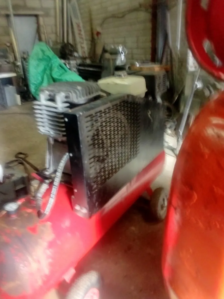 200lt compressor petrol driven - Image 1